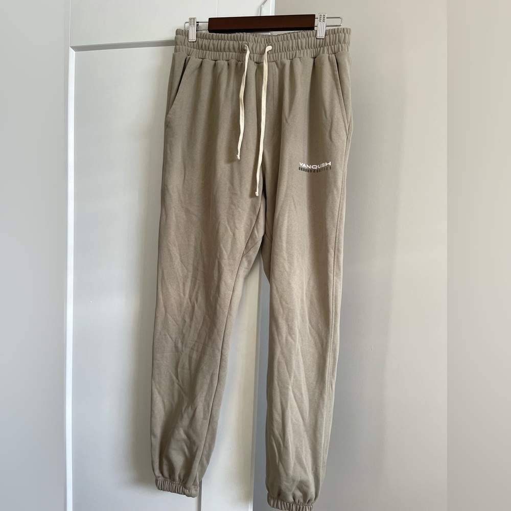 Vanquish Men's Beige Joggers